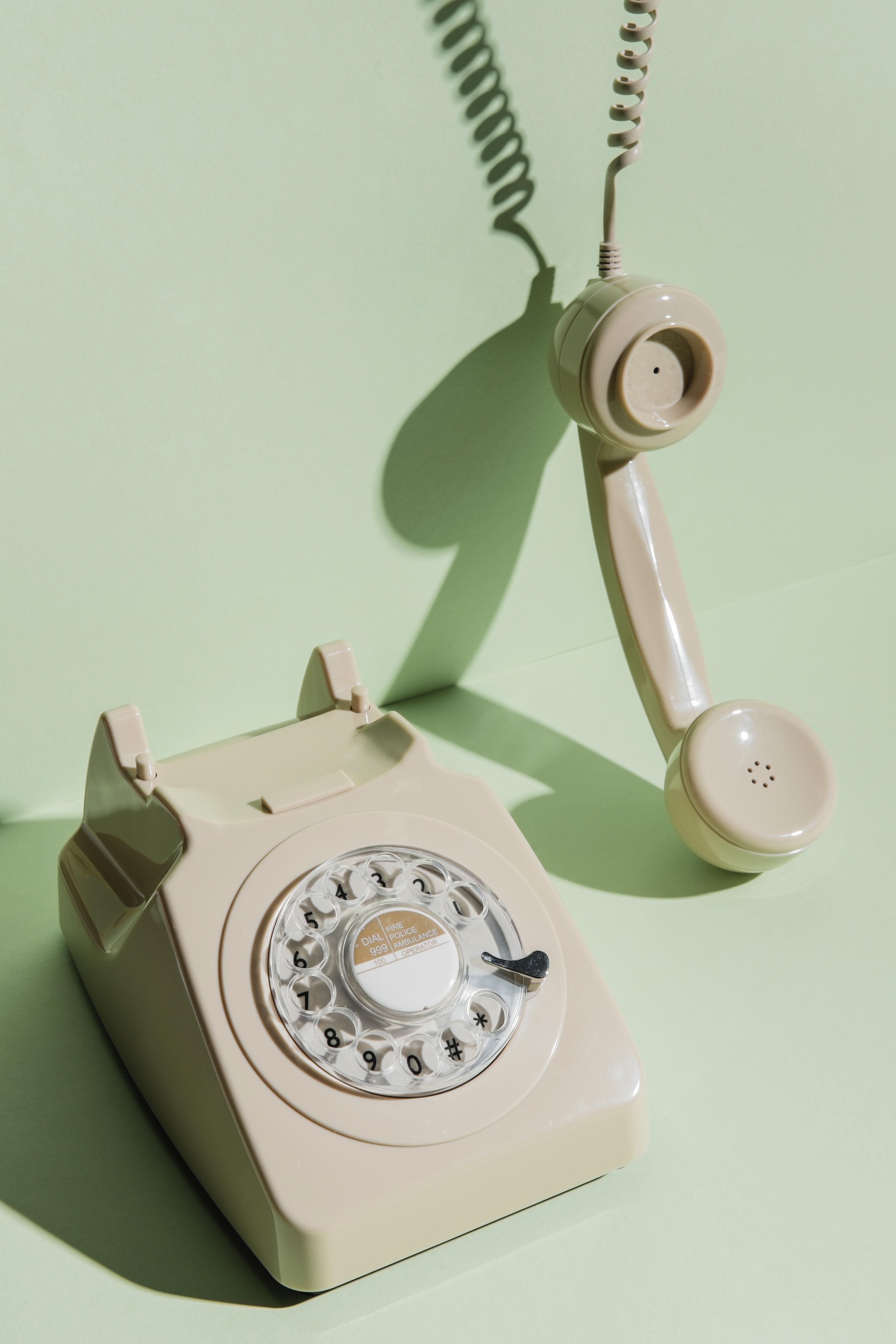 White rotary phone by Freepik